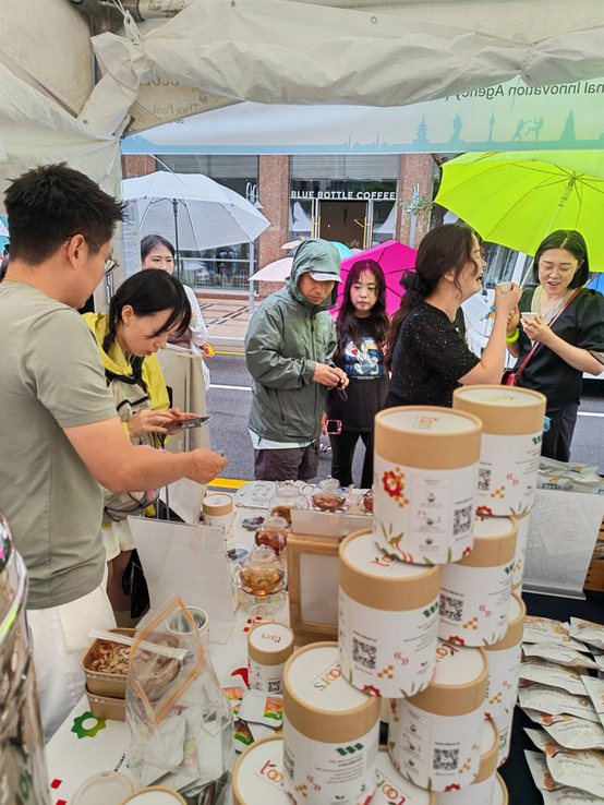Toors tins and tasting cups at Sawasdee Seoul 2026